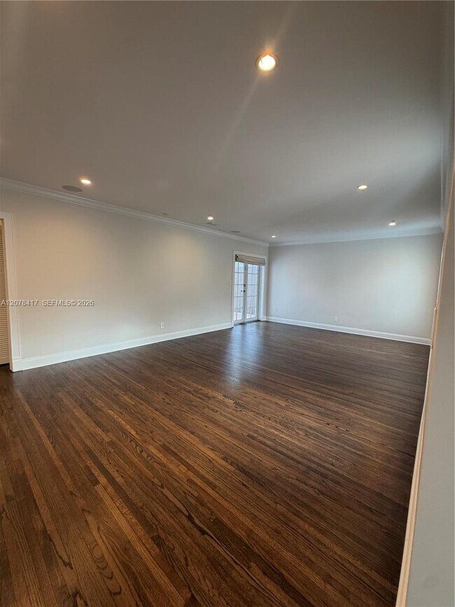 Building Photo - 4943 Riviera Dr