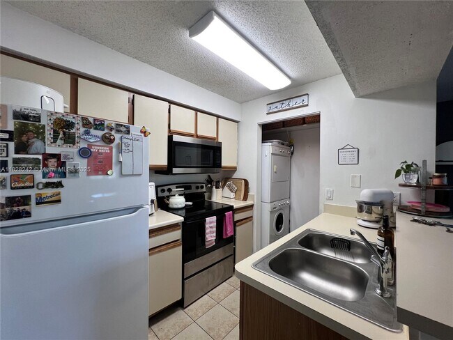 Building Photo - 1227 SW 46th Ave