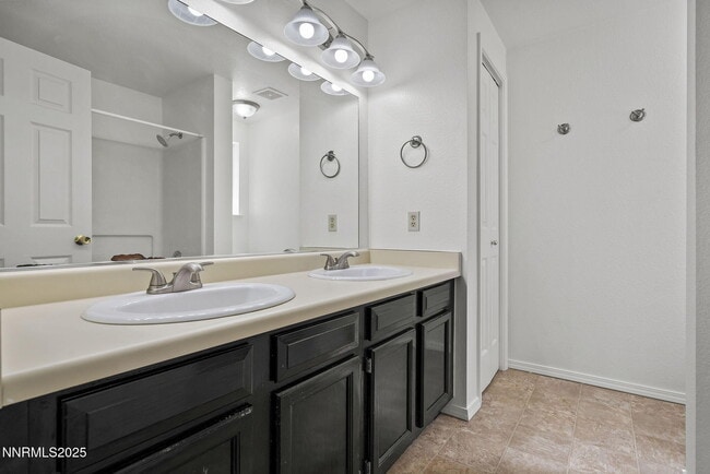 Building Photo - 600 Silver Lace Blvd