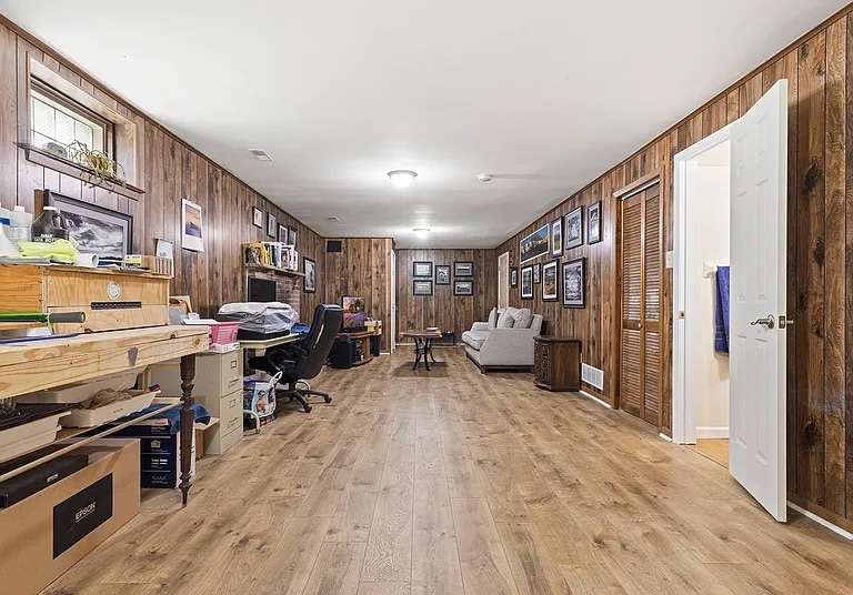 Building Photo - 15202 Bernita Dr