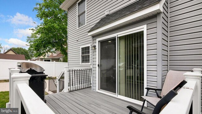 Building Photo - 2427 Fort Dr