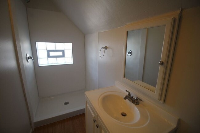 Building Photo - 1523 S 70th St