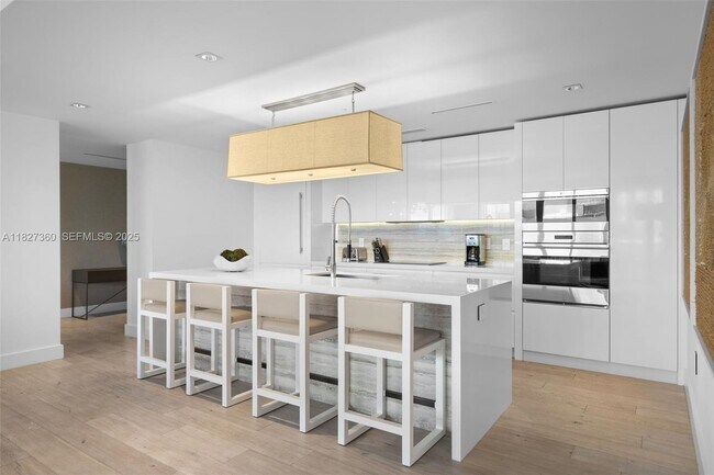 Building Photo - 102 24th St