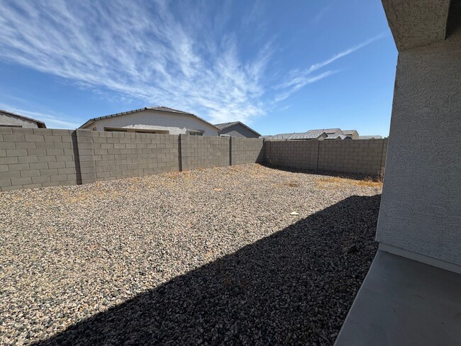 Building Photo - LIKE NEW HOME IN TORTOSA IN MARICOPA