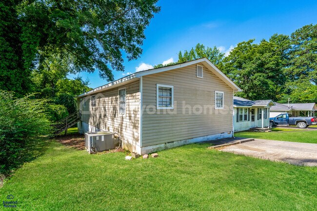 Building Photo - Charming 4-Bedroom, 2-Bath Home in Adamsville, AL – Now Available!