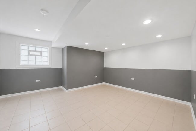 Building Photo - 2231 N 75th Ave