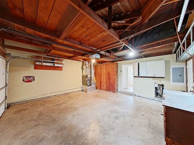 Building Photo - 3 Bedroom Family Home in the Harlow Street Bridge Area