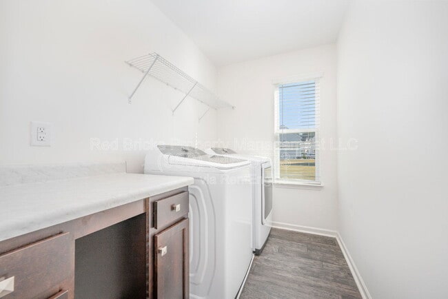 Building Photo - 4698 Selhurst Dr