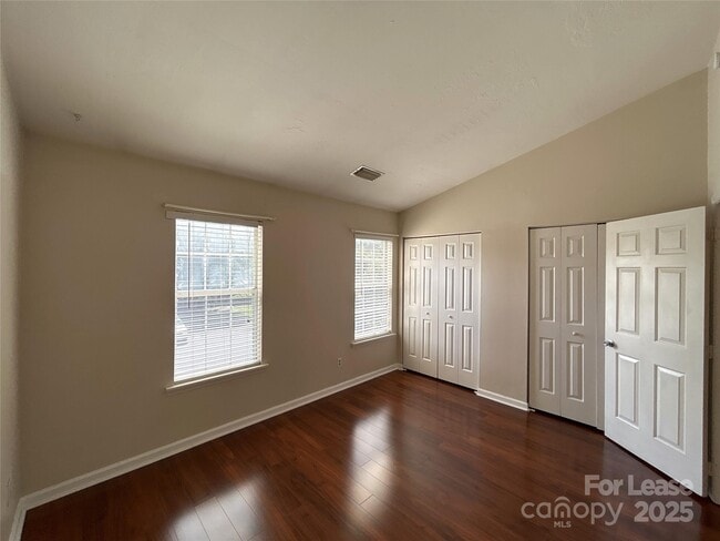 Building Photo - 8258 Golf Ridge Dr