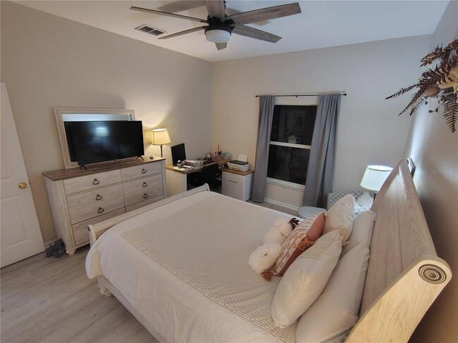 Building Photo - 16530 Cedar Crest Dr