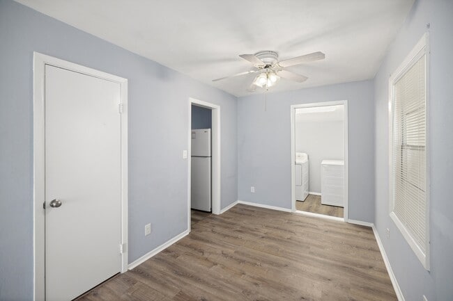 Building Photo - 354 Chicago Ave