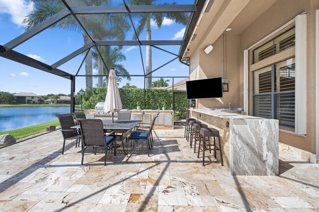 Building Photo - 10771 Versailles Blvd