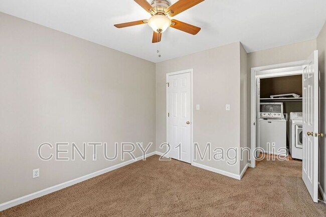 Building Photo - 299 Ashbrook Dr