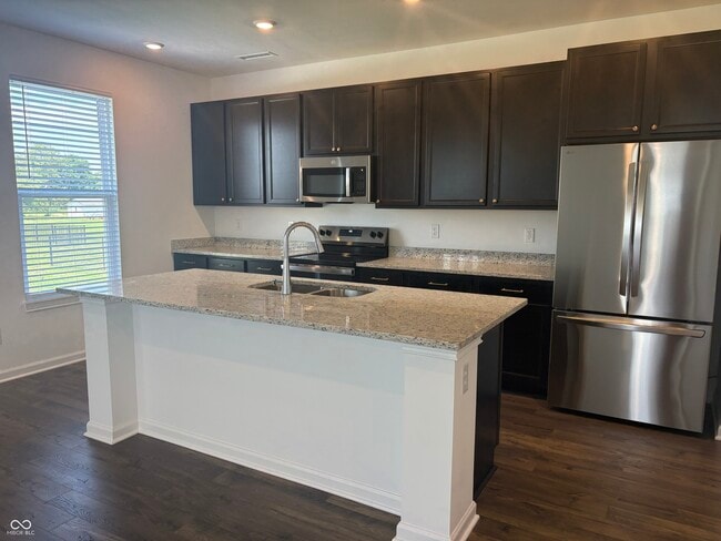 Building Photo - 354 N Grand Oak Dr