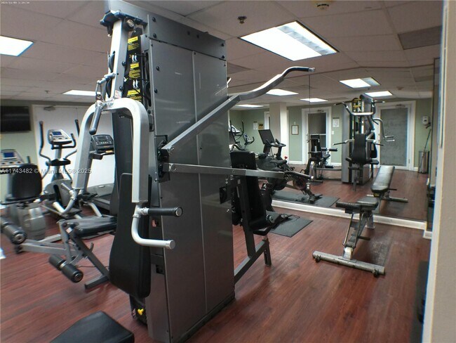 Building Photo - 2951 S Bayshore Dr