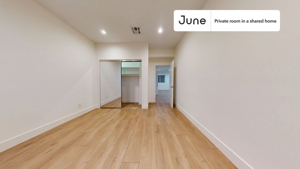 Building Photo - Private bedroom in 4 bed/4 bath Home