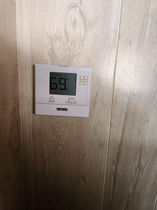 Building Photo - 2121 New Tampa Hwy