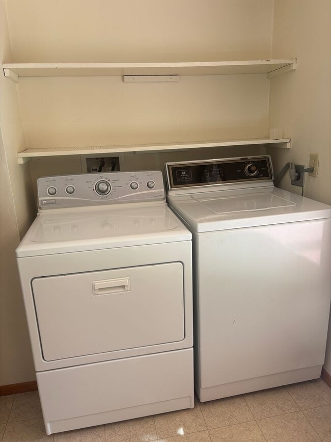 Building Photo - Enjoy 1.125 Acres near Downtown McMinnville