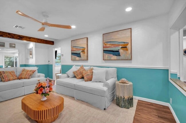 Building Photo - 528 N Palmway