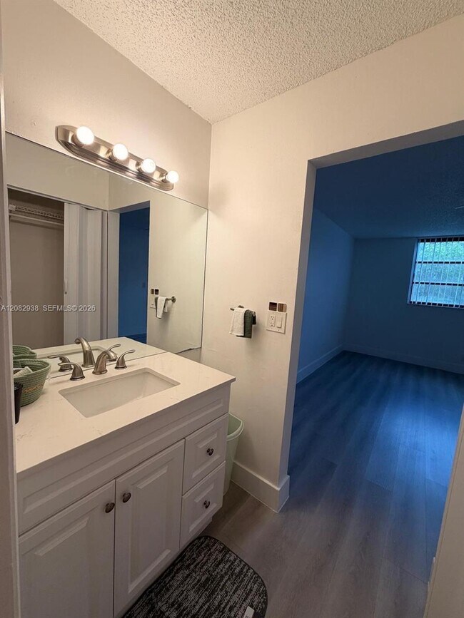Building Photo - 6575 W Oakland Park Blvd