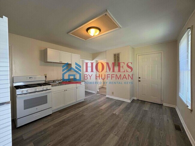 Building Photo - One Bedroom | Duplex | Move in Ready