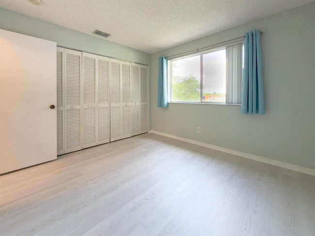Building Photo - 1705 SW 110th Terrace