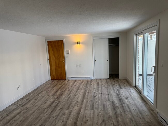 Building Photo - 6 Franzone Dr