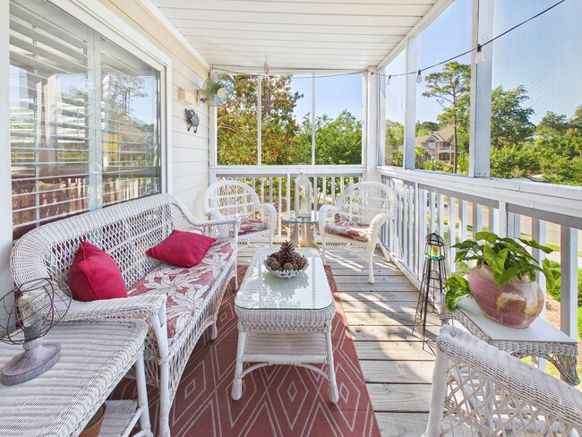 Building Photo - Gorgeous Furnished 2 Bdrm/2 Bath Condo in St James Community!