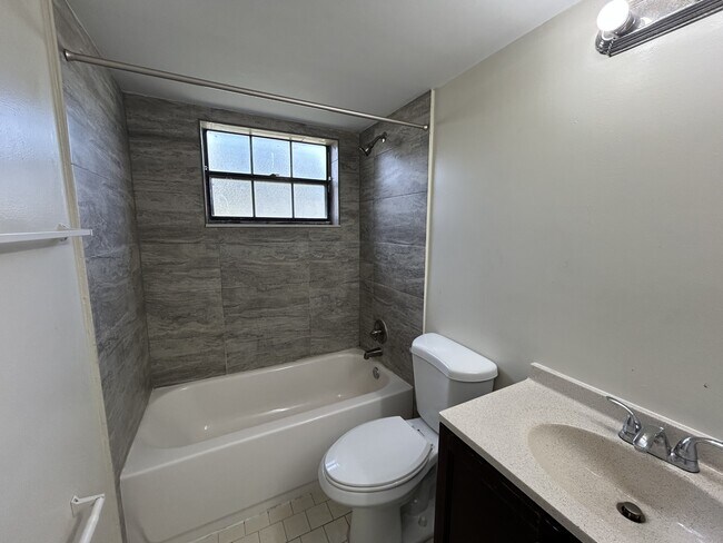 Building Photo - 7625 Tam Oshanter Blvd
