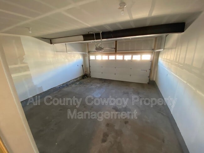 Building Photo - 4521 E Bobolink Ln