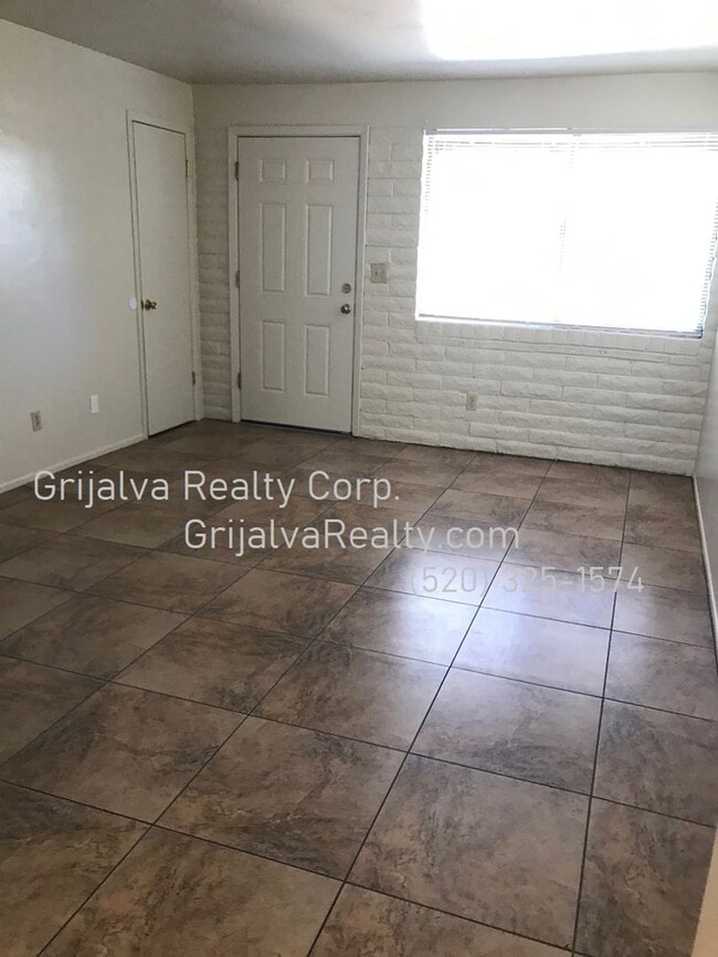 Building Photo - 3256 E Blacklidge Dr
