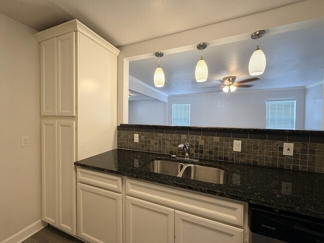 Building Photo - 3529 Topeka St