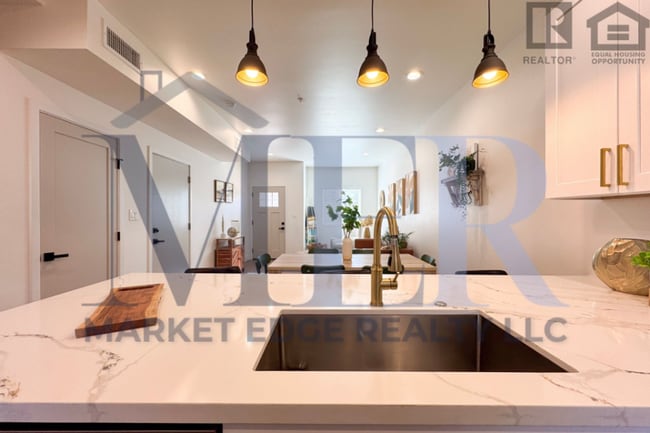 Building Photo - 165 Sugarloaf St