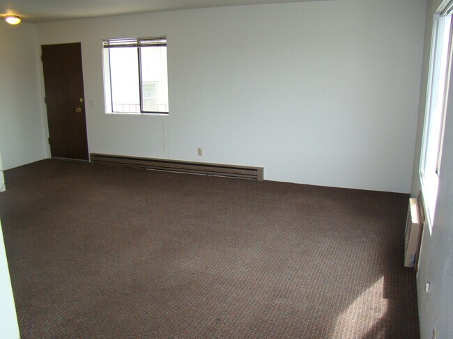 Building Photo - 630 NE Maiden Ln