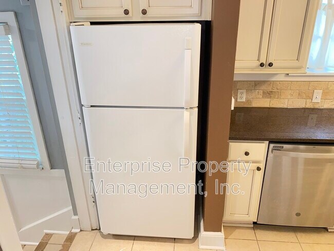 Building Photo - 451 S Reese St