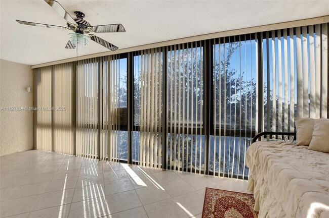 Building Photo - 7300 Lake Cir Dr