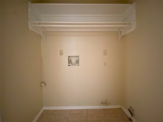 Building Photo - 10531 Golden Meadow Dr