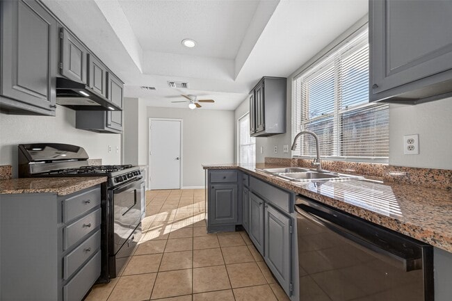 Building Photo - 5211 Devon Green Dr