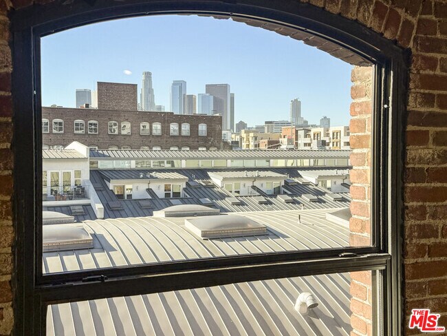 Building Photo - 215 S Santa Fe Ave