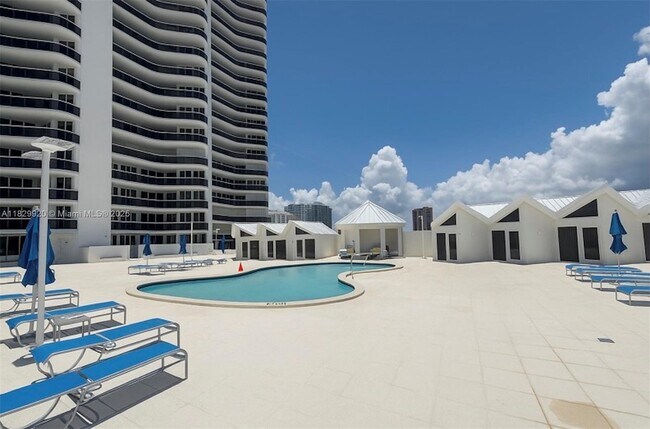 Building Photo - 16711 Collins Ave