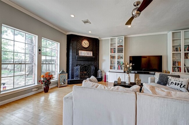 Building Photo - 14 Bradford Cir