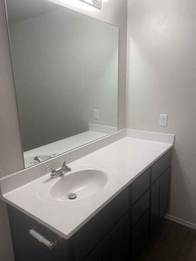 Building Photo - Pre-Leasing Available — Spacious 3-Bedroom, 2-Bath Home in Shadow Valley