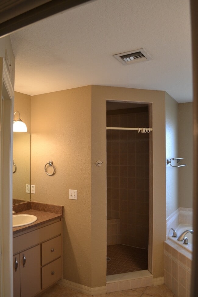 Building Photo - Lake Weir - Bird Island Rental - 5/3/2 Water Front Living at it's Best! **Available Soon**