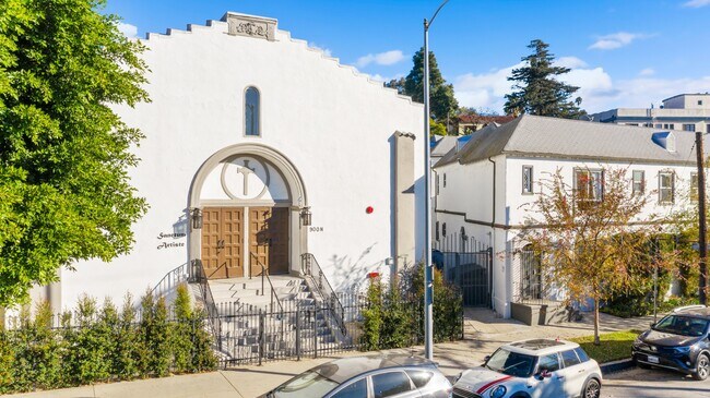 Building Photo - 900 N Hoover St