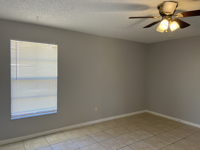 Master bedroom - 4629 SW 8th Pl