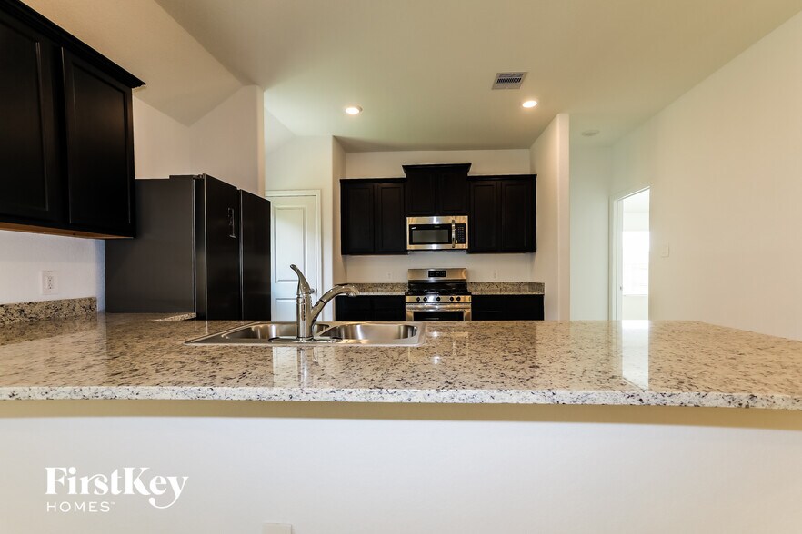 Building Photo - 18467 Cobalt Cove Ln