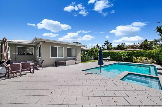 Building Photo - 1250 95th St