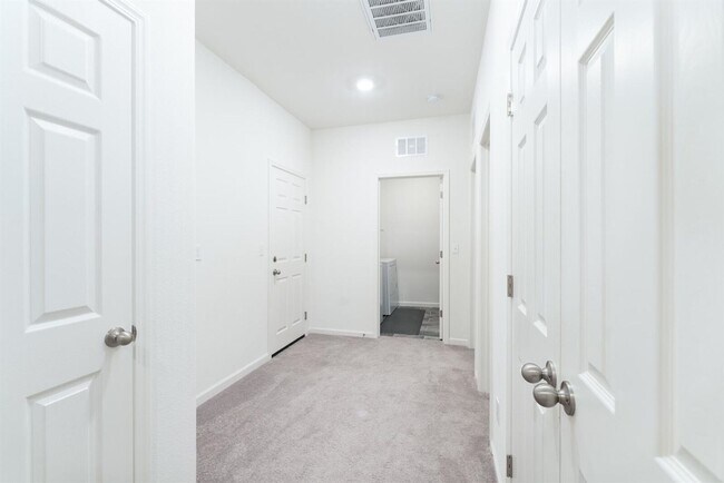 Building Photo - 934 S Filbert Ave