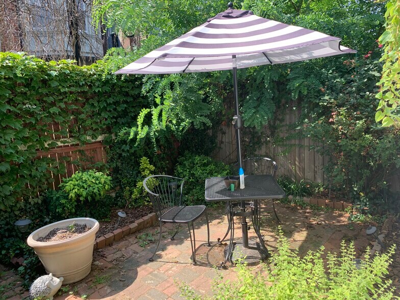 Building Photo - 828 Corinthian Ave