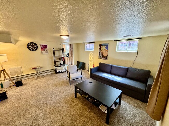 Building Photo - Cozy 2-Bed Downstairs Duplex, Close to CSU...
